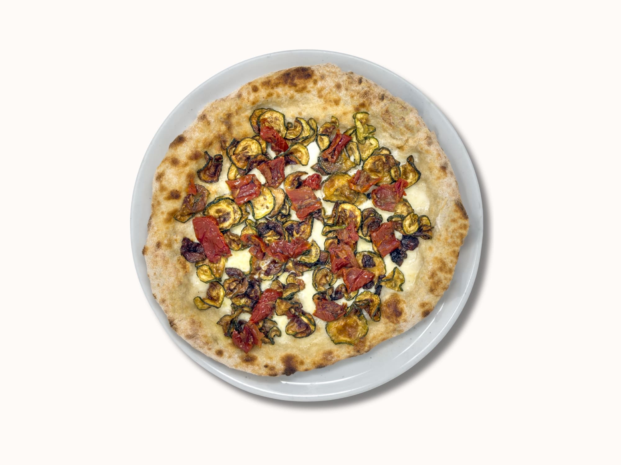 Pizza con mozzarella, zucchine alla poverella e pomodori secchi a Cala Corvino