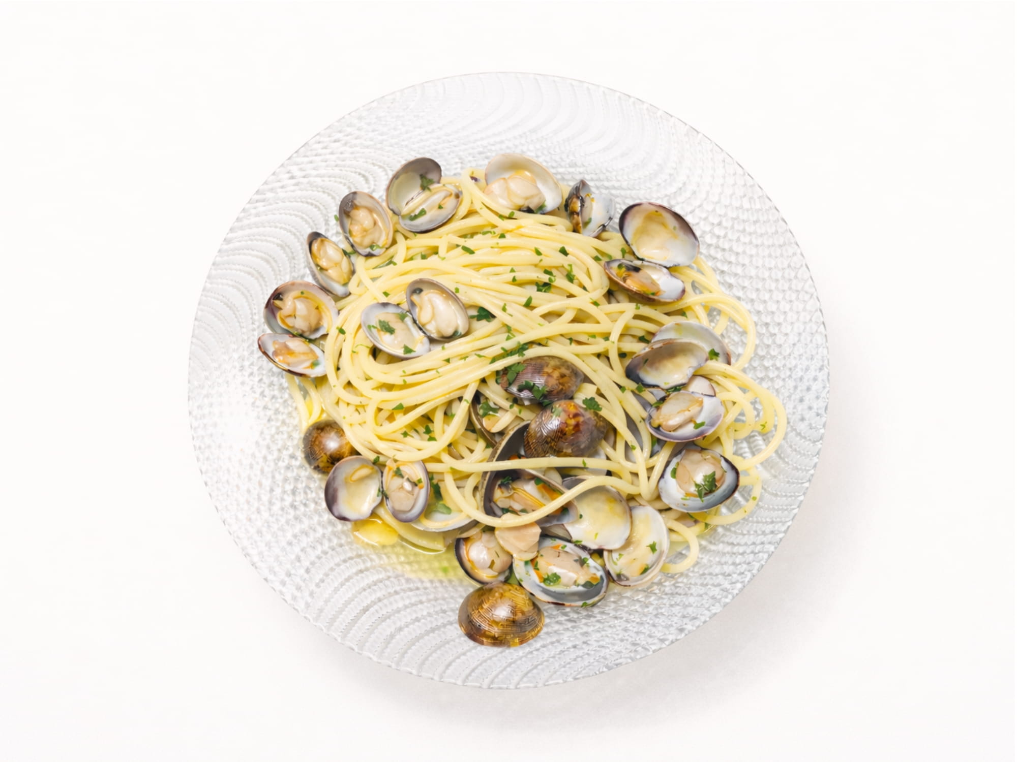Spaghetti alle vongole serviti al ristorante Ulivi sul Mare di Cala Corvino